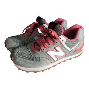 New Balance 574 Classic Womens Shoes Sneakers Size 7.5 Gray Pink WL574CPF.
